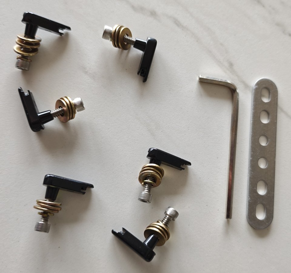 Material Vario: Cuerdas, atril plegable, power pins 2.0 de segunda mano · Foto 7 de 10 · Araba · 100 €