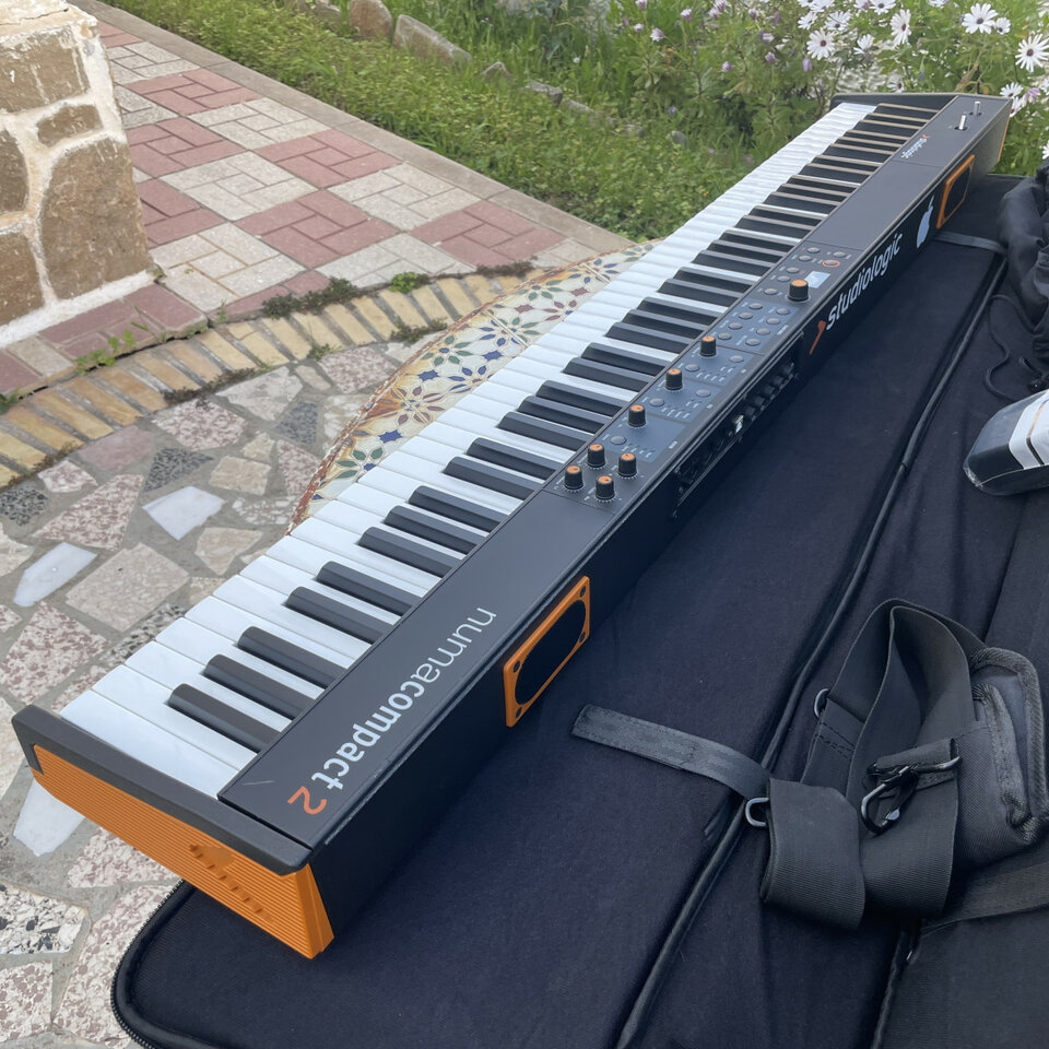 Piano Numa compact 2 de segunda mano · Foto 4 de 7 · Málaga · 350 €