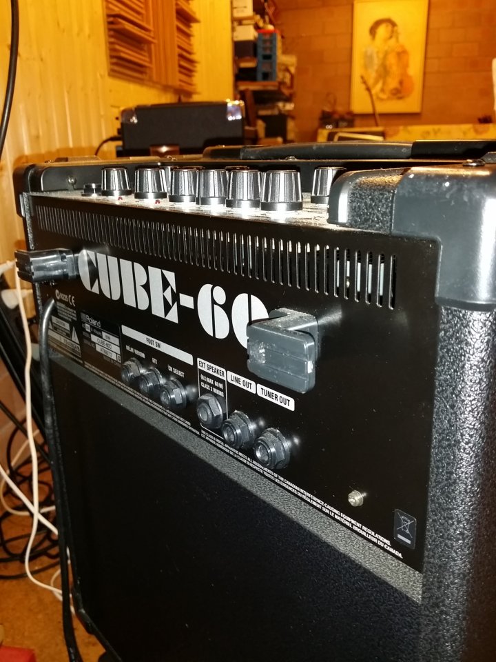 Roland CUBE 60 COSM de segunda mano · Foto 2 de 3 · A Coruña · 200 €
