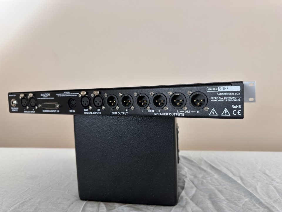 Dangerous Music D-BOX – Controlador de monitores + sumador analógico de 8 canales de segunda mano · Foto 5 de 8 · Madrid · 610 €