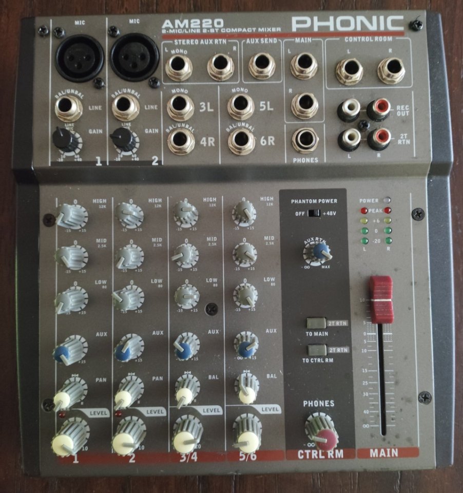 Mesa de Sonido Phonic AM220