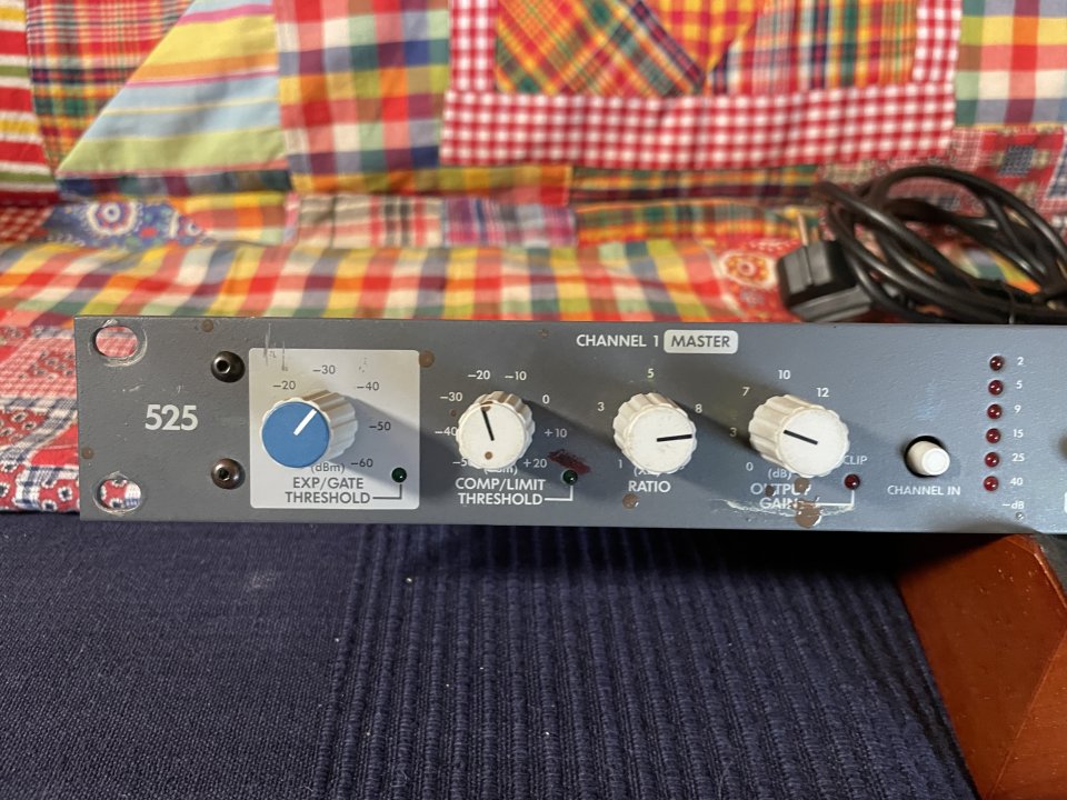 Symetrix 525 - Compresor / Limitador de dos canales de segunda mano · Foto 2 de 7 · Burgos · 170 €