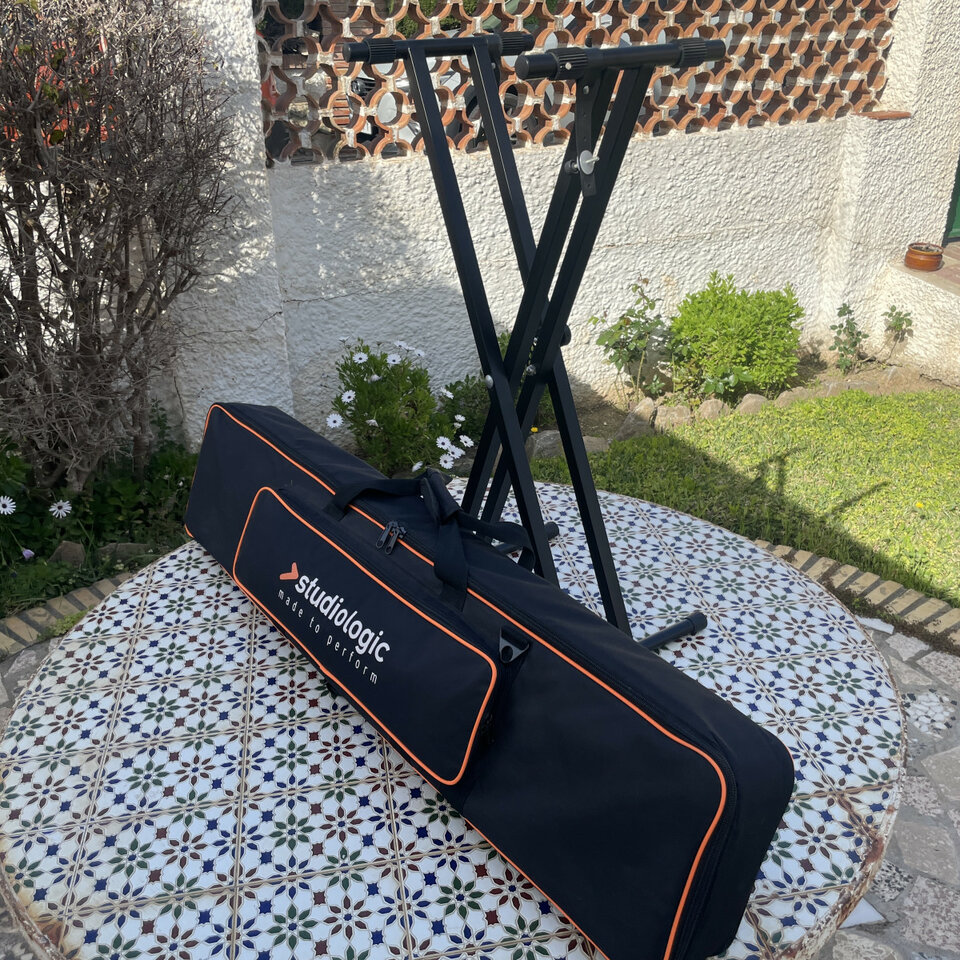 Piano Numa compact 2 de segunda mano · Foto 7 de 7 · Málaga · 350 €