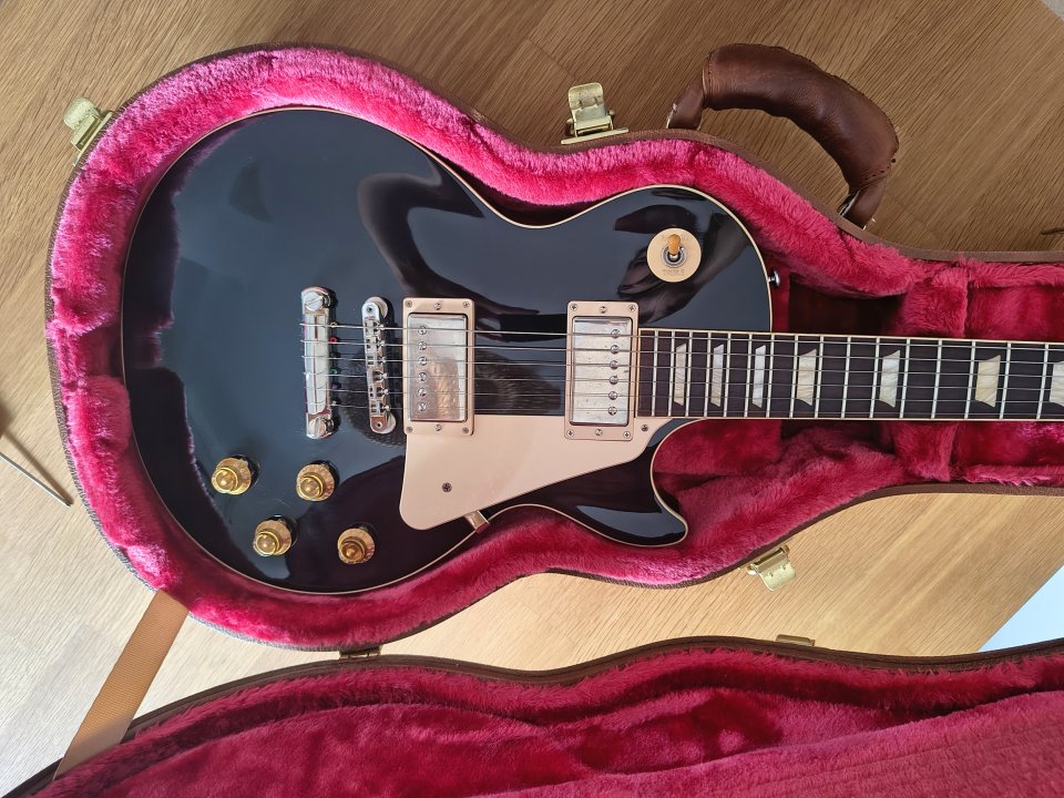 Gibson Les Paul Standard Ebony 50,s de segunda mano · Foto 1 de 10 · Cádiz · 2350 €