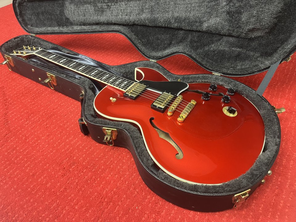 Gibson ES-137 Custom – Candy Apple Red (2011)