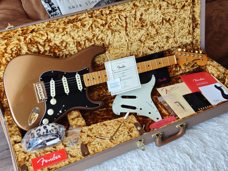 Fender Bruno Mars Signature Stratocaster 2023 - Mars Mocha de segunda mano · Foto 10 de 10 · Madrid · 2199 €
