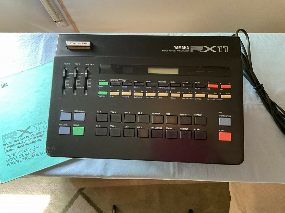YAMAHA RX11 Caja de Ritmos