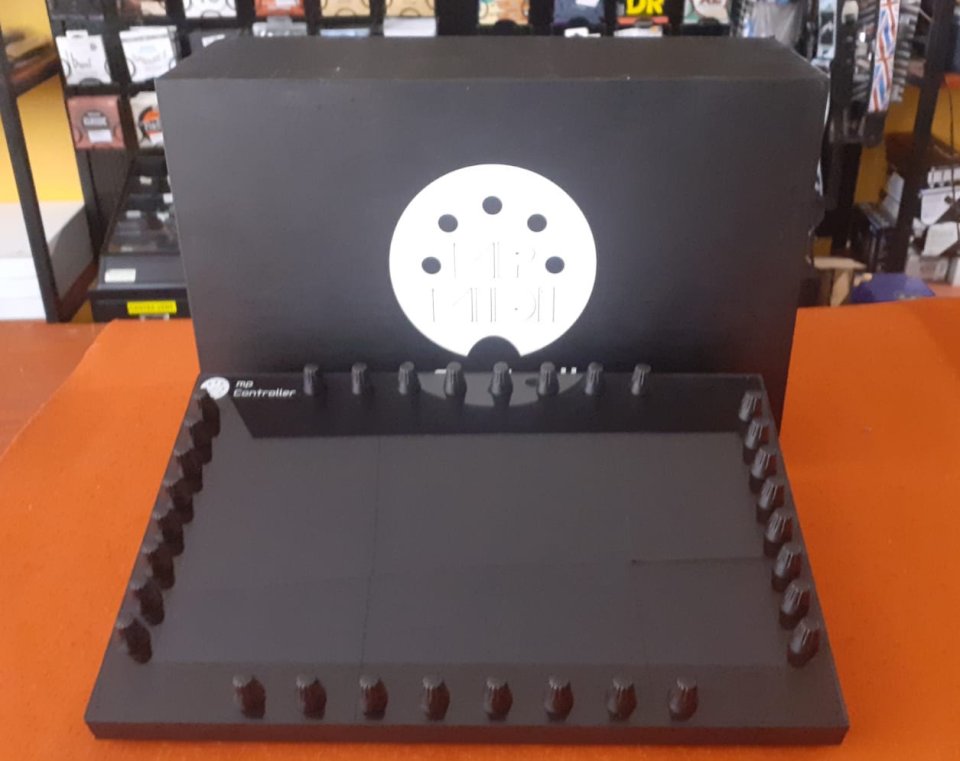 MP Midi Controller Model 2A de segunda mano · Foto 1 de 4 · Girona · 525 €