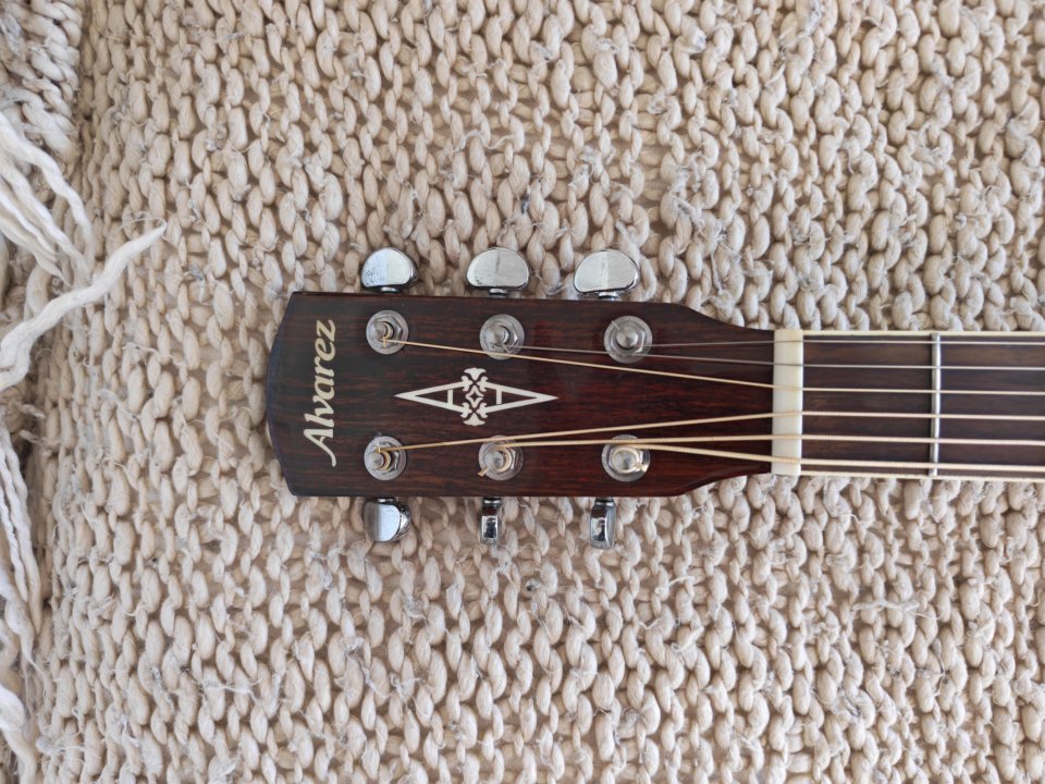 Vendo guitarra Barítono Álvarez ABT60E de segunda mano · Foto 3 de 6 · Burgos · 350 €