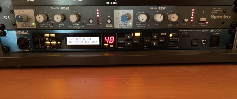 Symetrix 525 - Compresor / Limitador de dos canales de segunda mano · Foto 7 de 7 · Burgos · 170 €