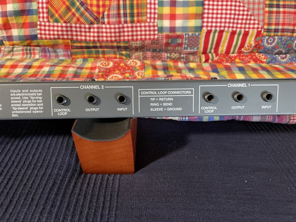 Symetrix 525 - Compresor / Limitador de dos canales de segunda mano · Foto 6 de 7 · Burgos · 170 €
