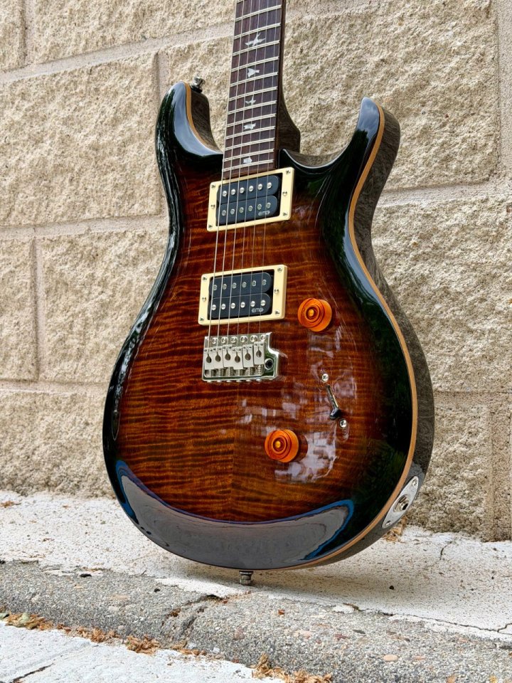 PRS SE Custom 24 Black Gold Burst de segunda mano · Foto 1 de 8 · Madrid · 770 €