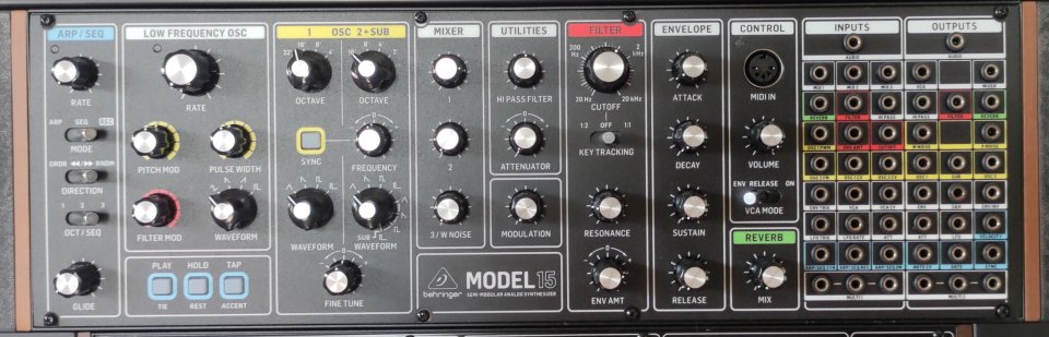 Behringer Model 15 de segunda mano · Foto 2 de 9 · Barcelona · 200 €