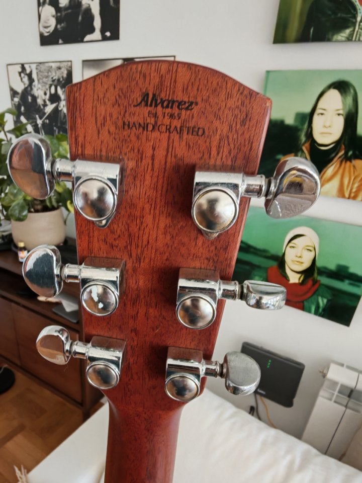 Vendo guitarra Barítono Álvarez ABT60E de segunda mano · Foto 6 de 6 · Burgos · 350 €