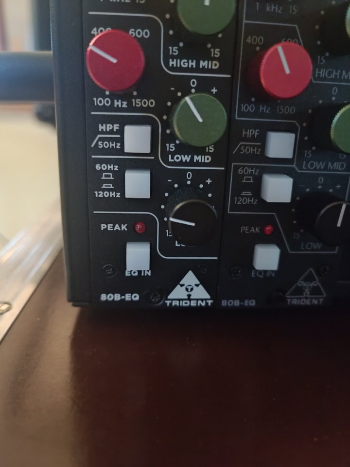 Pareja ecualizadores Trisent 80B 500 de segunda mano · Foto 4 de 5 · A Coruña · 400 €