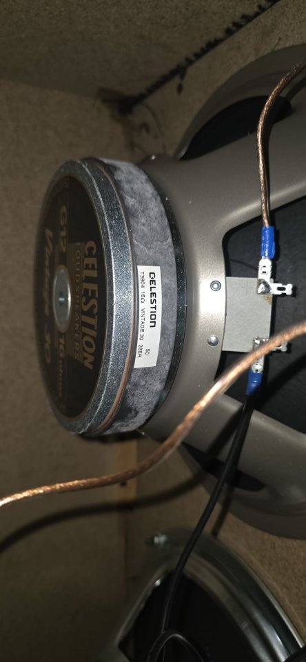 Pantalla 4x12B recta celestion V30 y GT12-75 de segunda mano · Foto 6 de 6 · Madrid · 350 €