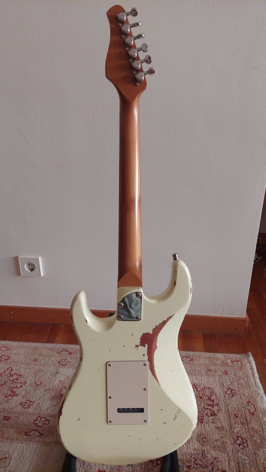 Fame Custom Line HSS RW Worn Vanilla sobre Paisley (Tipo Stratocaster) de segunda mano · Foto 4 de 6 · Barcelona · 560 €