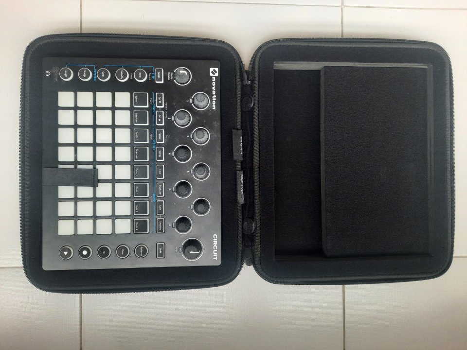 Novation Circuit (Muy buen estado) + Funda de regalo