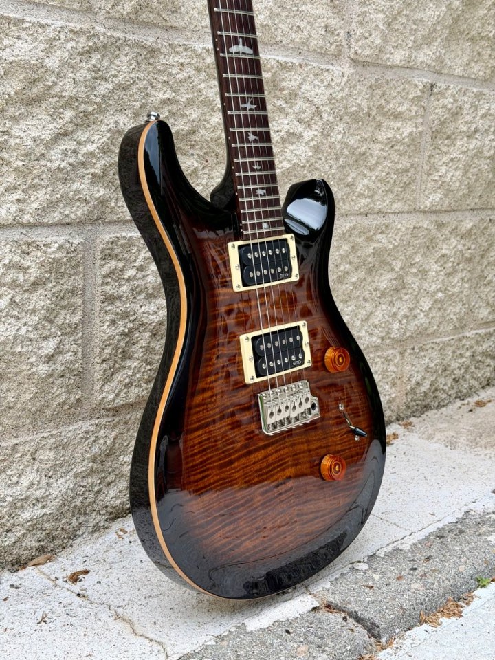 PRS SE Custom 24 Black Gold Burst de segunda mano · Foto 3 de 8 · Madrid · 770 €