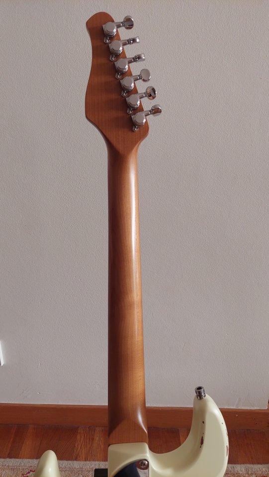 Fame Custom Line HSS RW Worn Vanilla sobre Paisley (Tipo Stratocaster) de segunda mano · Foto 5 de 6 · Barcelona · 560 €