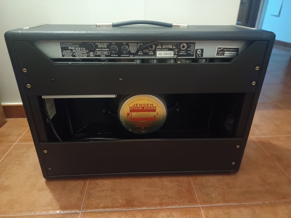 Fender Deluxe Reverb Reissue' 65 de segunda mano · Foto 2 de 6 · Málaga · 1500 €