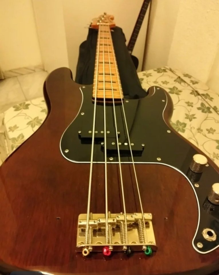 Bajo eléctrico squier classic vibe precisión de los 70 de segunda mano · Foto 5 de 7 · Sevilla · 380 €
