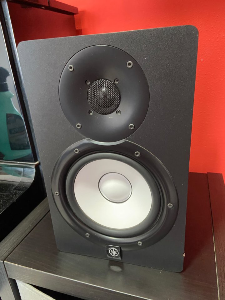 Monitores de estudio Yamaha HS7 de segunda mano · Foto 1 de 2 · Barcelona · 360 €