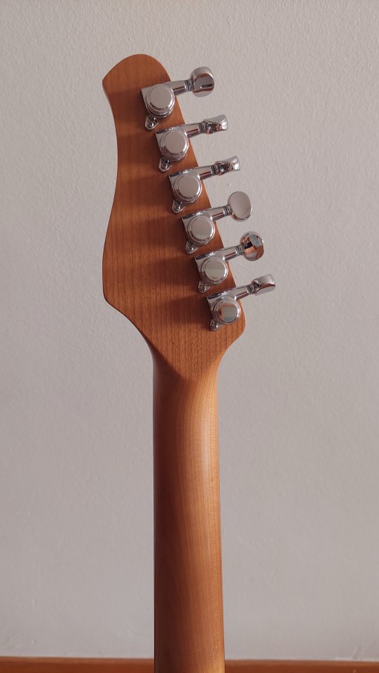 Fame Custom Line HSS RW Worn Vanilla sobre Paisley (Tipo Stratocaster) de segunda mano · Foto 6 de 6 · Barcelona · 560 €