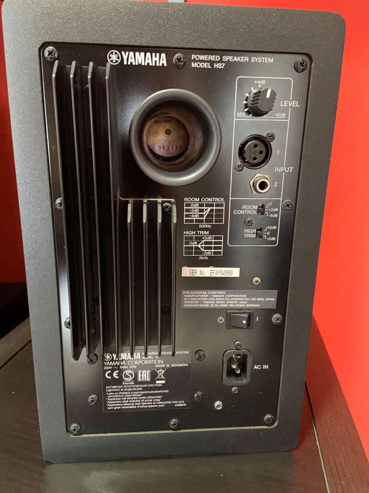 Monitores de estudio Yamaha HS7 de segunda mano · Foto 2 de 2 · Barcelona · 360 €