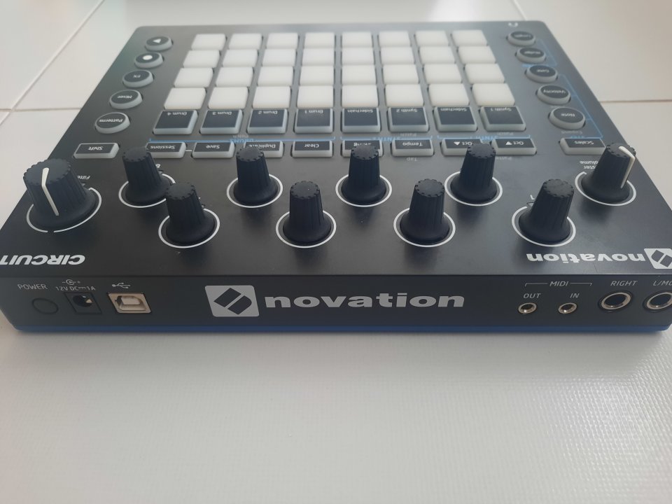Novation Circuit (Muy buen estado) + Funda de regalo