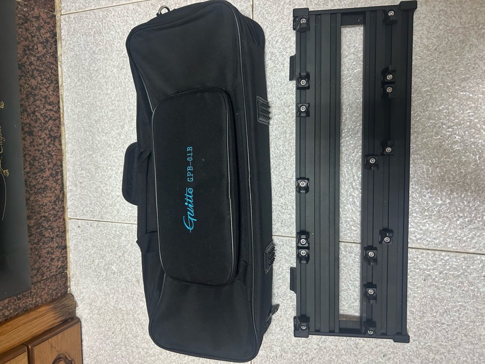 Pedalera Guitto GPB 01 con funda sin uso de segunda mano · Foto 1 de 4 · Asturias · 90 €