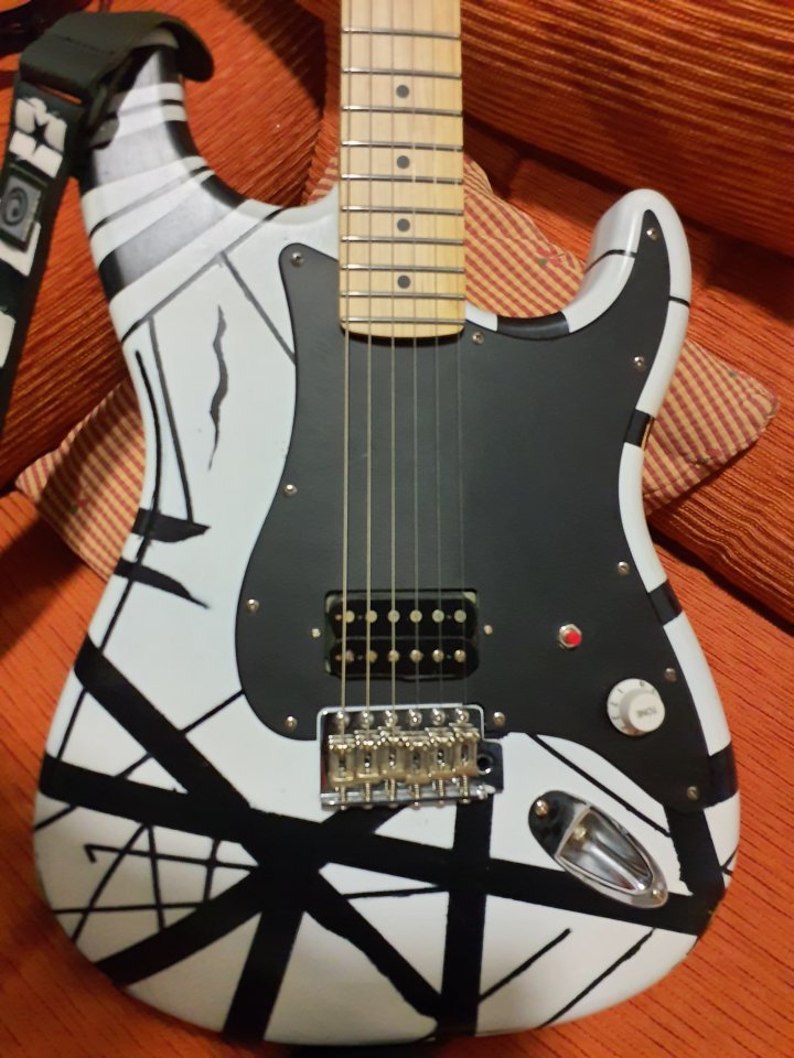 Squier SE EVH relic de segunda mano · Foto 1 de 3 · Almería · 290 €