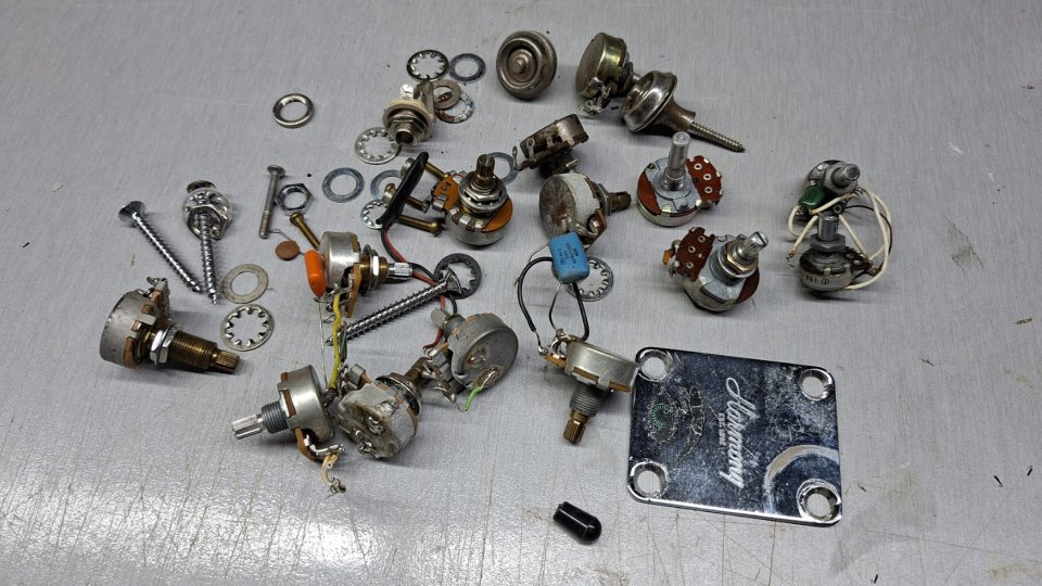 Lote de potenciómetros de guitarra de segunda mano · Foto 1 de 4 · Lugo · 30 €
