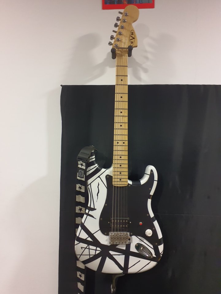 Squier SE EVH relic de segunda mano · Foto 2 de 3 · Almería · 290 €