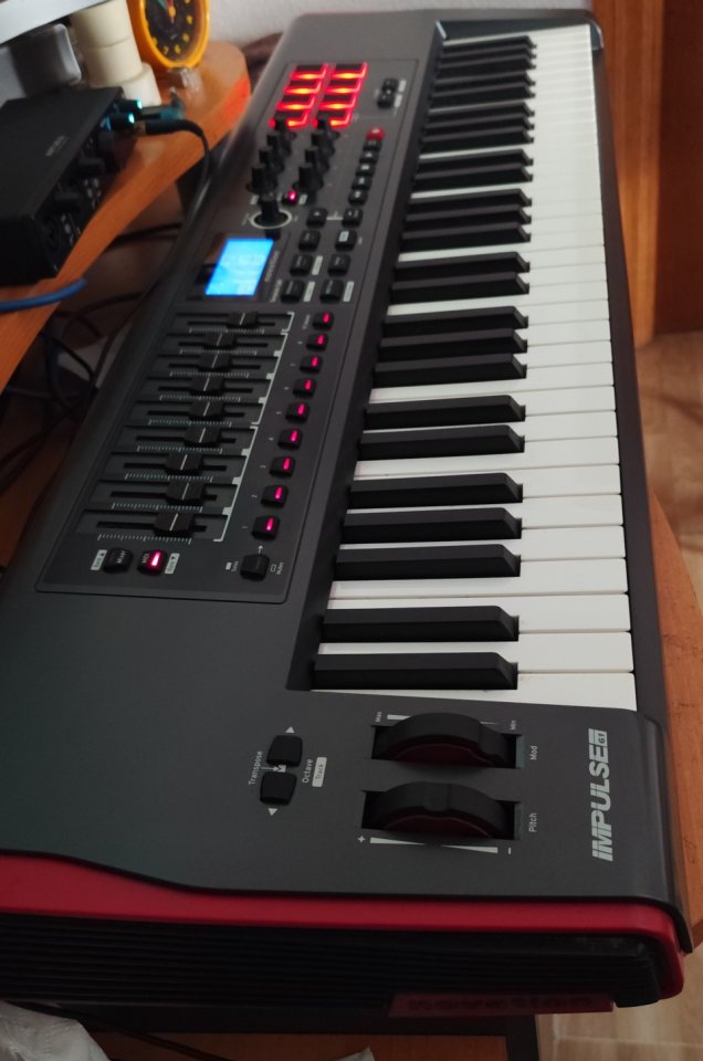 NOVATION IMPULSE 61( embalaje original ) actualizado a  HUI Firmware impulse .