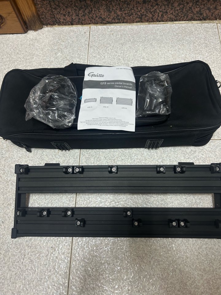 Pedalera Guitto GPB 01 con funda sin uso de segunda mano · Foto 4 de 4 · Asturias · 90 €