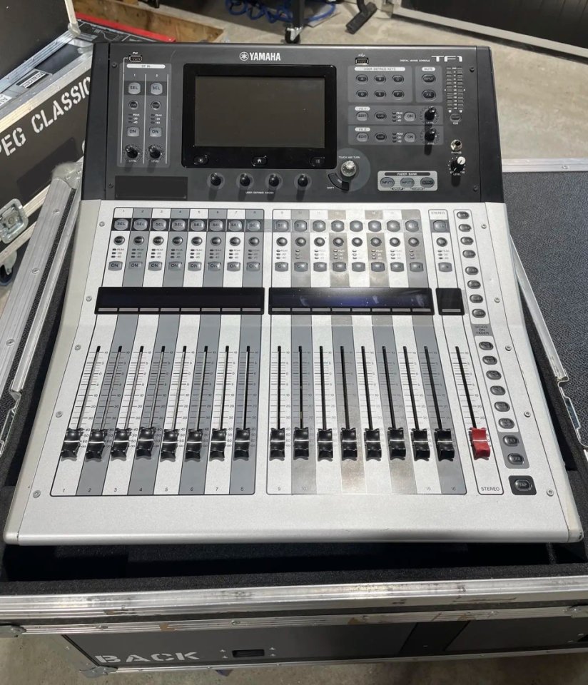 Yamaha TF1 + Dante + Flightcase de segunda mano · Las Palmas · 1400 €