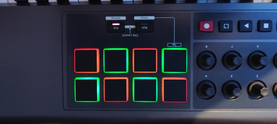 NOVATION IMPULSE 61( embalaje original ) actualizado a  HUI Firmware impulse .