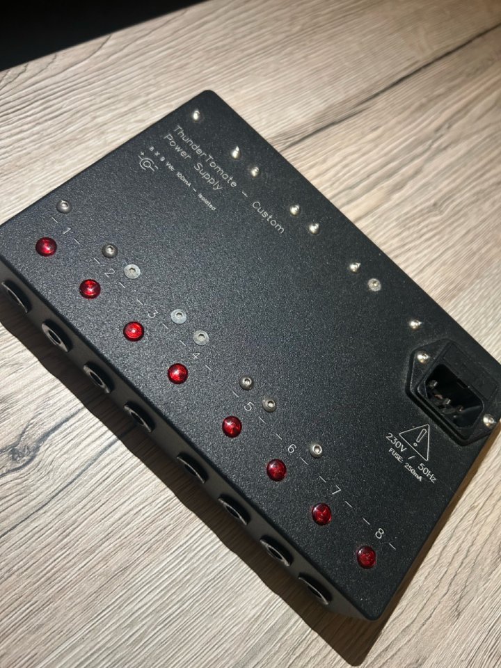 Fuente de alimentación Thundertomate Custom de segunda mano · Foto 1 de 2 · Asturias · 250 €