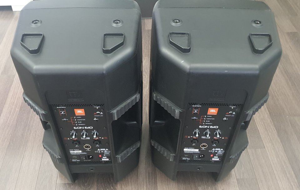 PA. JBL EON 610. Pareja de altavoces.