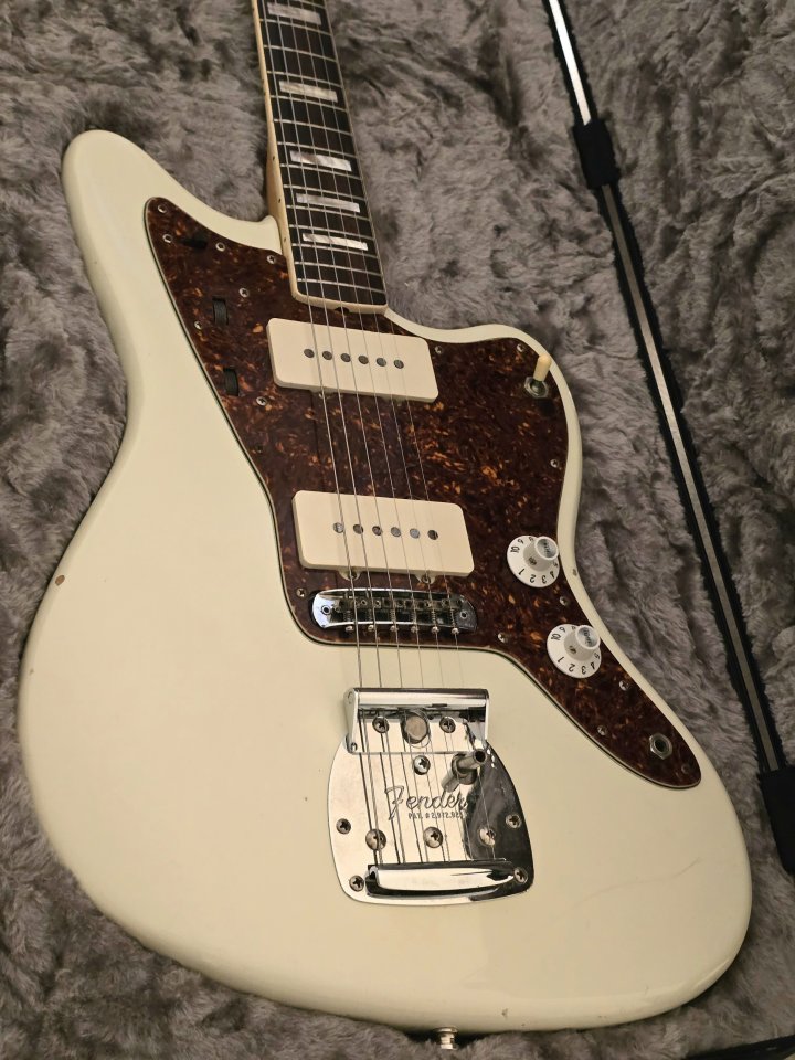 Fender Jazzmaster 1977 de segunda mano · Foto 2 de 5 · Málaga · 2100 €