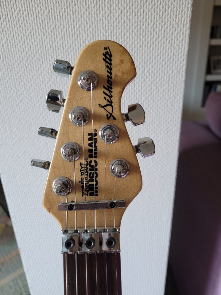 Music Man Silhoutte 1993 de segunda mano · Foto 3 de 10 · Madrid · 1600 €