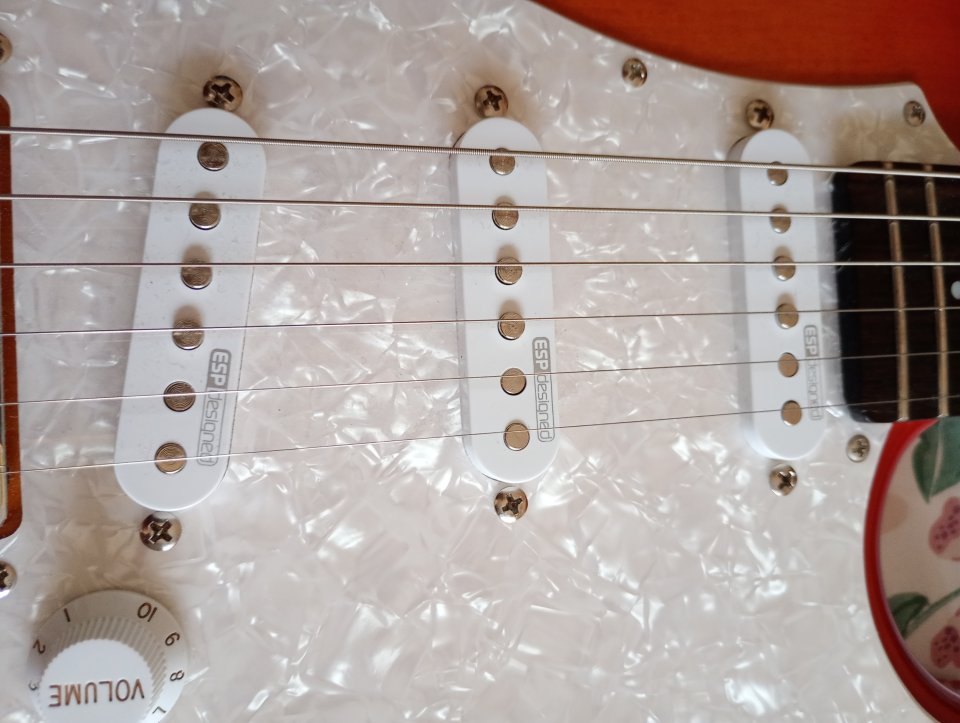 Esp ltd sn200 strat de segunda mano · Foto 4 de 6 · Zaragoza · 300 €