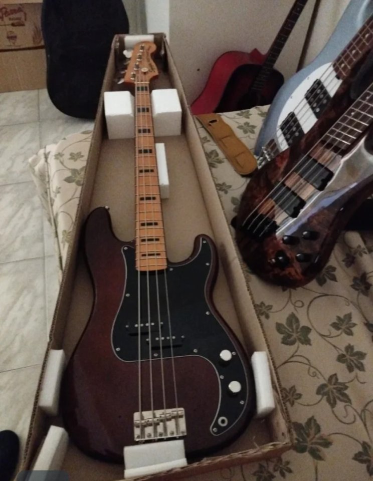 Bajo eléctrico squier classic vibe precisión de los 70 de segunda mano · Foto 6 de 7 · Sevilla · 380 €