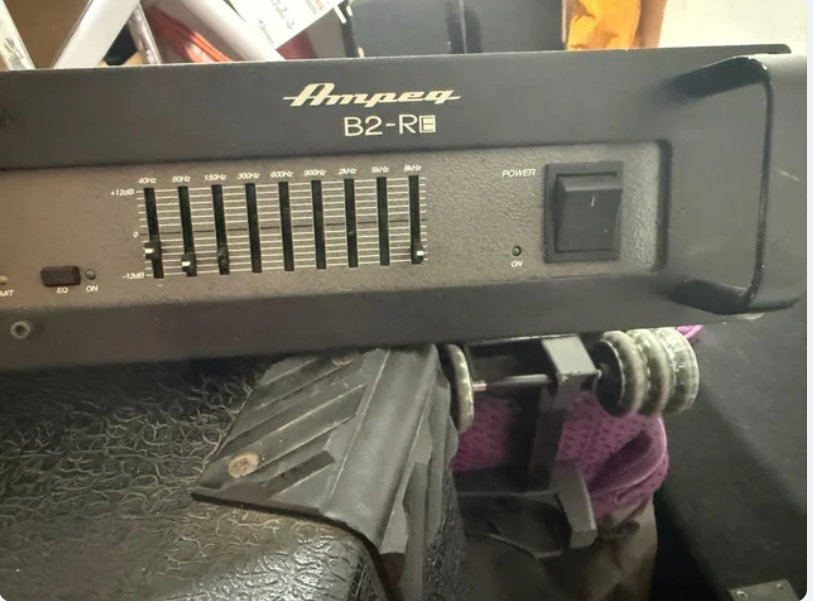 Etapa de potencia ampeg + 2 amplificadores Ashdown de 250w