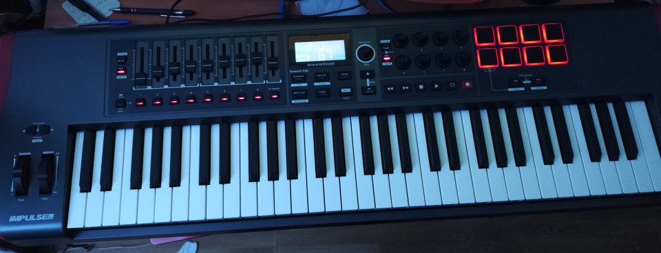 NOVATION IMPULSE 61( embalaje original ) actualizado a  HUI Firmware impulse .