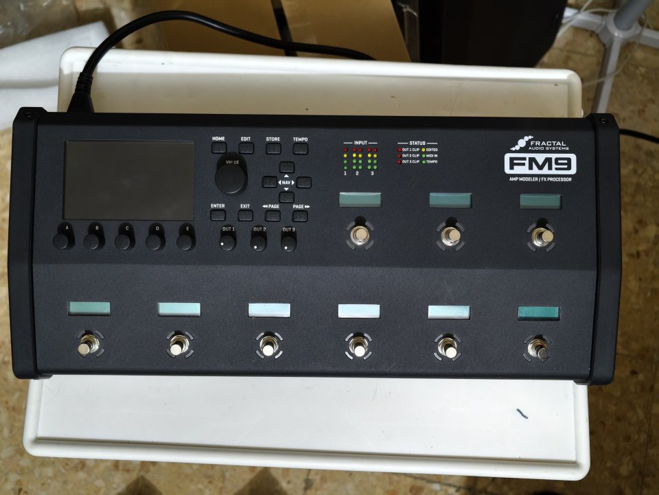 Fractal Audio FM9 Turbo + Cab packs & IRs extra + Cables de segunda mano · Foto 1 de 4 · Madrid · 1600 €