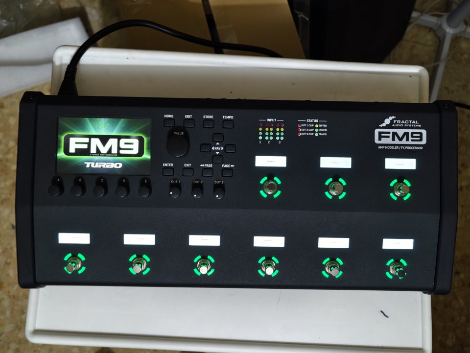 Fractal Audio FM9 Turbo + Cab packs & IRs extra + Cables de segunda mano · Foto 2 de 4 · Madrid · 1600 €