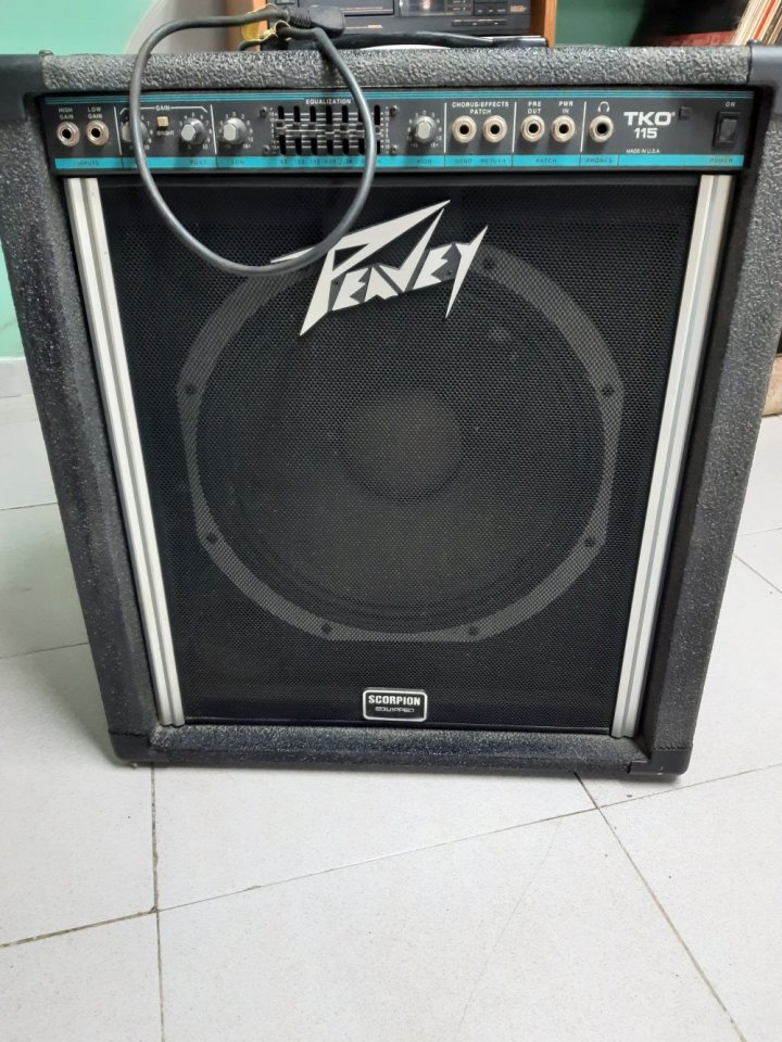 Amplificador Bajo PEAVY TKO-115 Scorpion Equipped