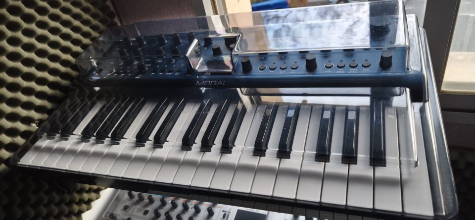 Sintetizador Modal Cobalt 8 de segunda mano · Foto 4 de 4 · Málaga · 480 €